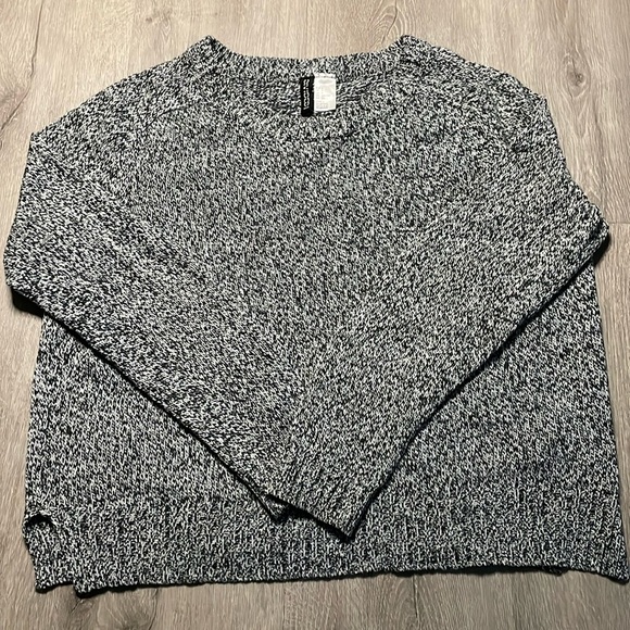 Divided H&M small knitted top - Picture 3 of 3